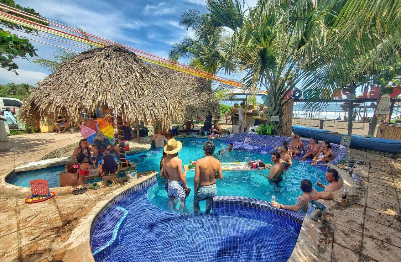 The Driftwood Surfer en el paredon sipacate Guatemala, hoteles de playa, hoteles de playa en guatemala