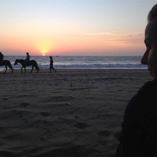 Paseos a caballo en la playa - El Paredón, Guatemala